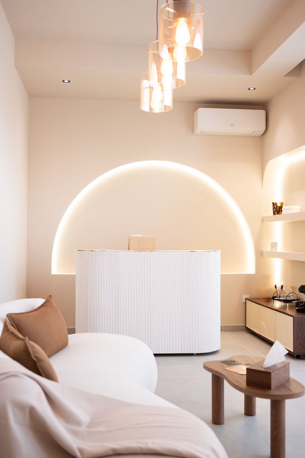 Étagère minimaliste – décoration épurée du salon